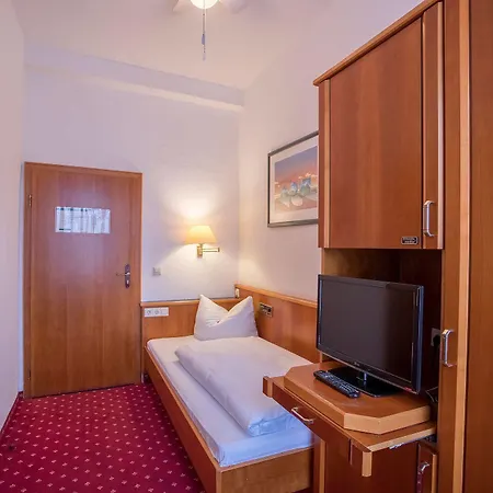 Astoria 4*